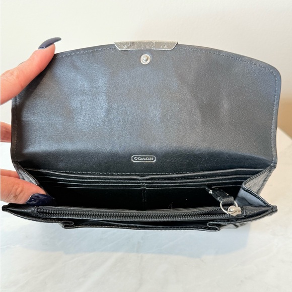 🔥Coach Elegant Black Textured Clutch Wallet🔥 - Picture 3 of 6